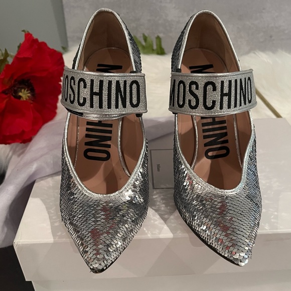 Moschino Shoes - Moschino Couture Zapato Moschi Plateado, Platinum Sequin Strap Logo Pump Sz 36/6